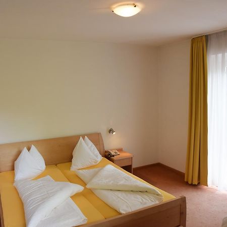 Hotel Pension Schweitzer Silandro Exterior photo