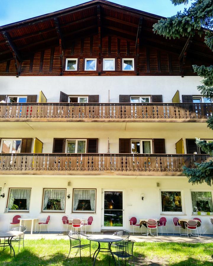 Hotel Pension Schweitzer Silandro Exterior photo
